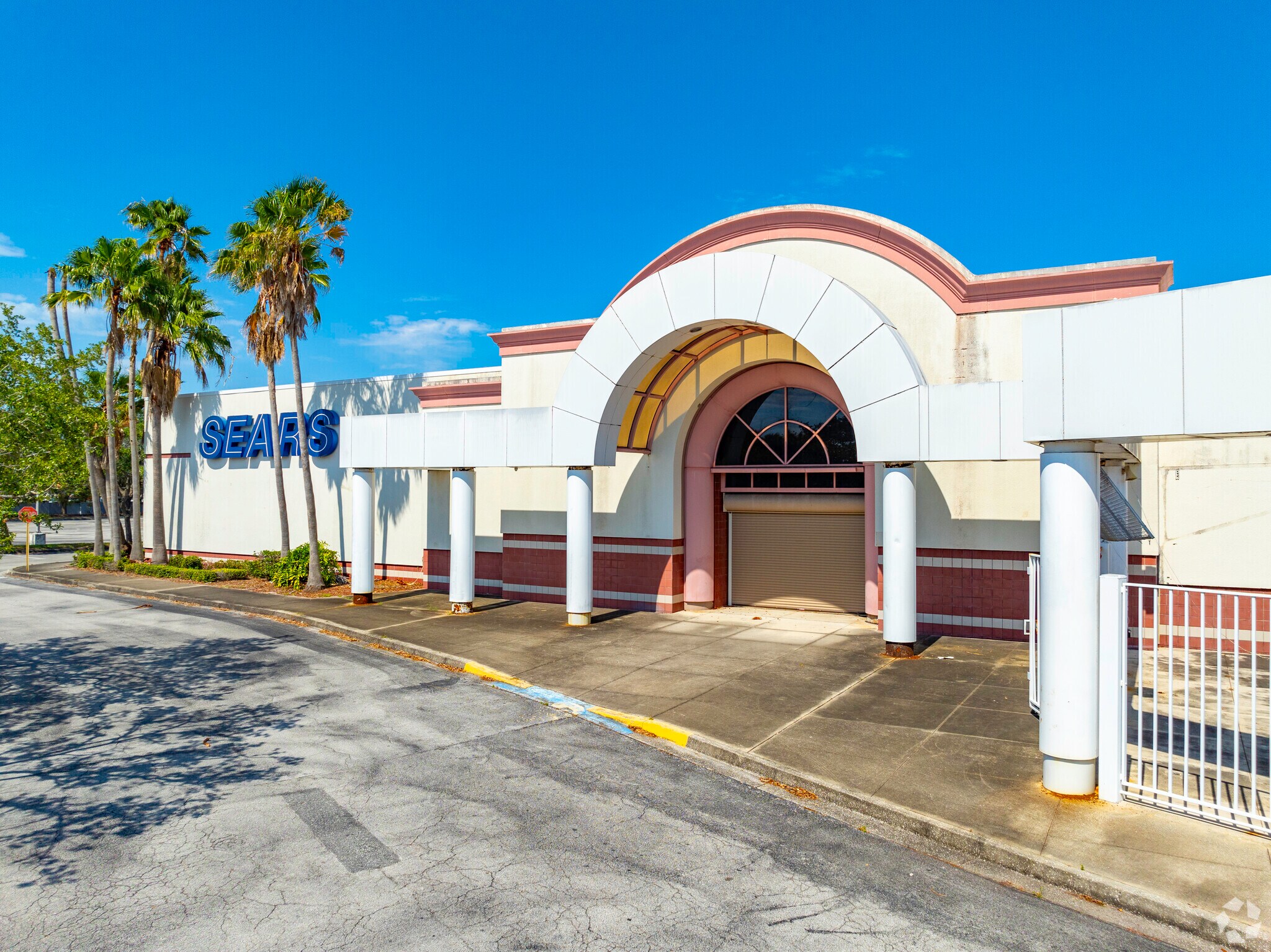 777 E Merritt Island Cswy, Merritt Island, FL à vendre Photo principale– Image 1 sur 9