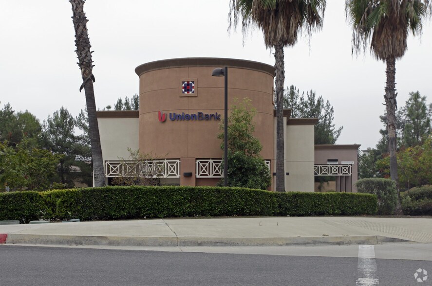 13225 Peyton Dr, Chino Hills, CA à louer - Photo de l’immeuble – Image 2 sur 2