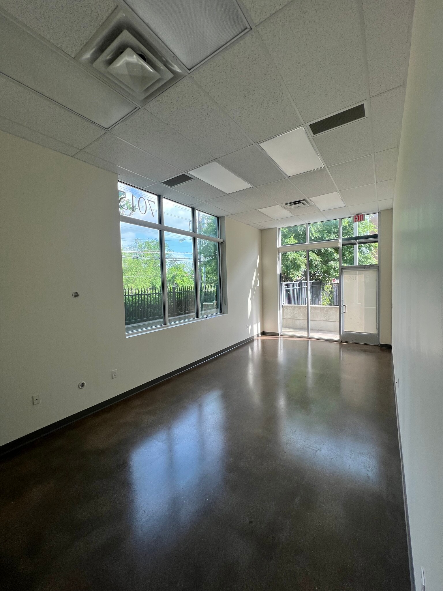 7015 Twin Hills Ave, Dallas, TX à louer Photo intérieure– Image 1 sur 7