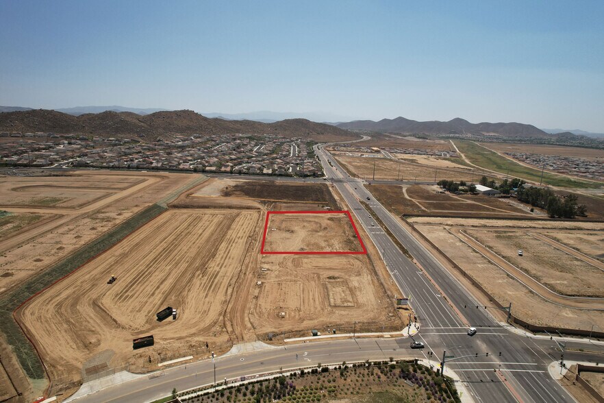 85 Domenigoni Parkway, Winchester, CA à vendre - Photo de l’immeuble – Image 2 sur 3