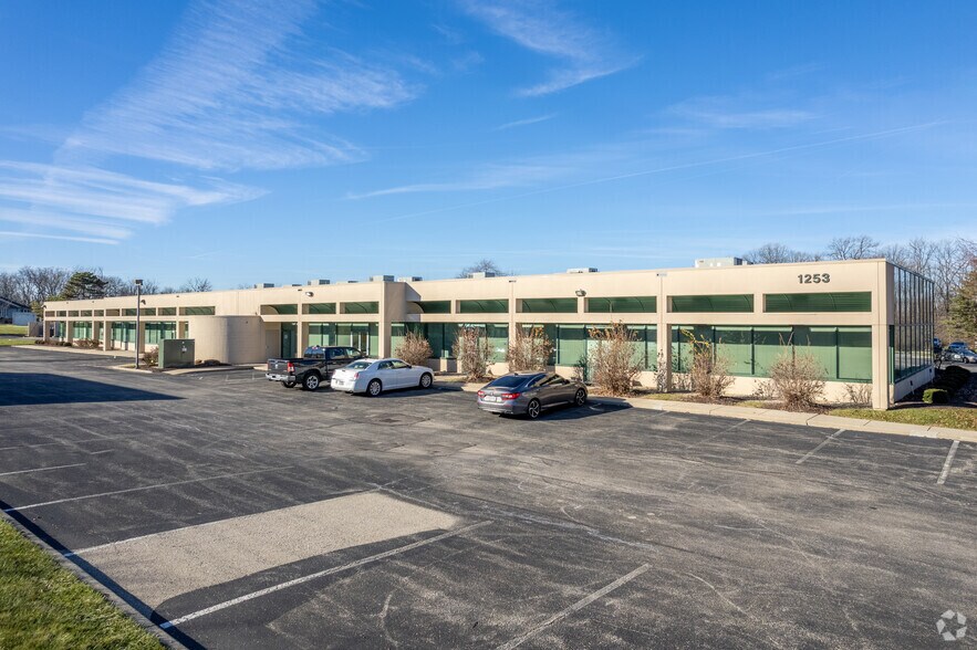1253 Kemper Meadow Dr, Cincinnati, OH à vendre - Photo de l’immeuble – Image 1 sur 4