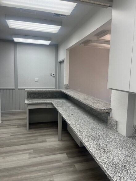 4747 N 1st St, Fresno, CA à louer - Photo de l’immeuble – Image 3 sur 25