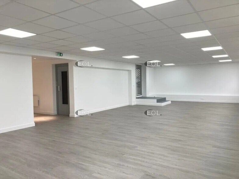 Bureau dans Maisons-Alfort à louer - Photo de l’immeuble – Image 2 sur 9