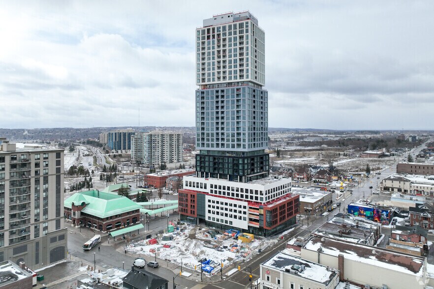 55 Dunlop St W, Barrie, ON à louer - Photo de l’immeuble – Image 3 sur 3