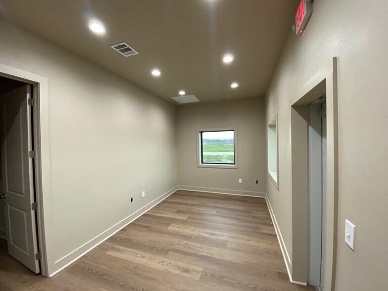 8640 Industrial Parkway, Beaumont, TX à louer - Photo de l’immeuble – Image 2 sur 10