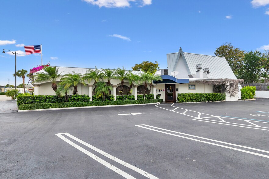 6316 S Dixie Hwy, West Palm Beach, FL à vendre - Photo de l’immeuble – Image 2 sur 28