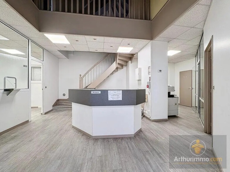 Local commercial dans Bourgoin-Jallieu à vendre - Photo intérieure – Image 2 sur 11