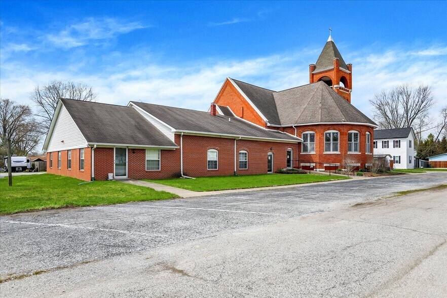 300 E Third St, Carthage, IN à vendre - Photo de l’immeuble – Image 1 sur 20