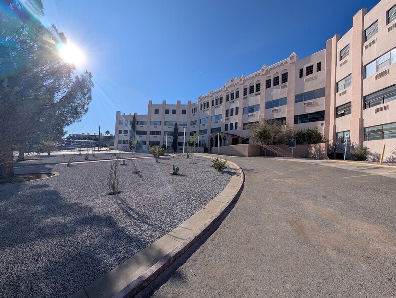 1221 N Cotton St, El Paso, TX à louer - Photo de l’immeuble – Image 2 sur 20