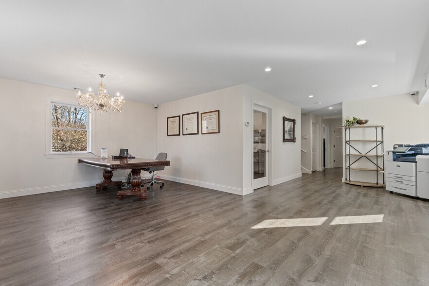593 Ramapo Valley Rd, Oakland, NJ à louer - Photo de l’immeuble – Image 2 sur 56