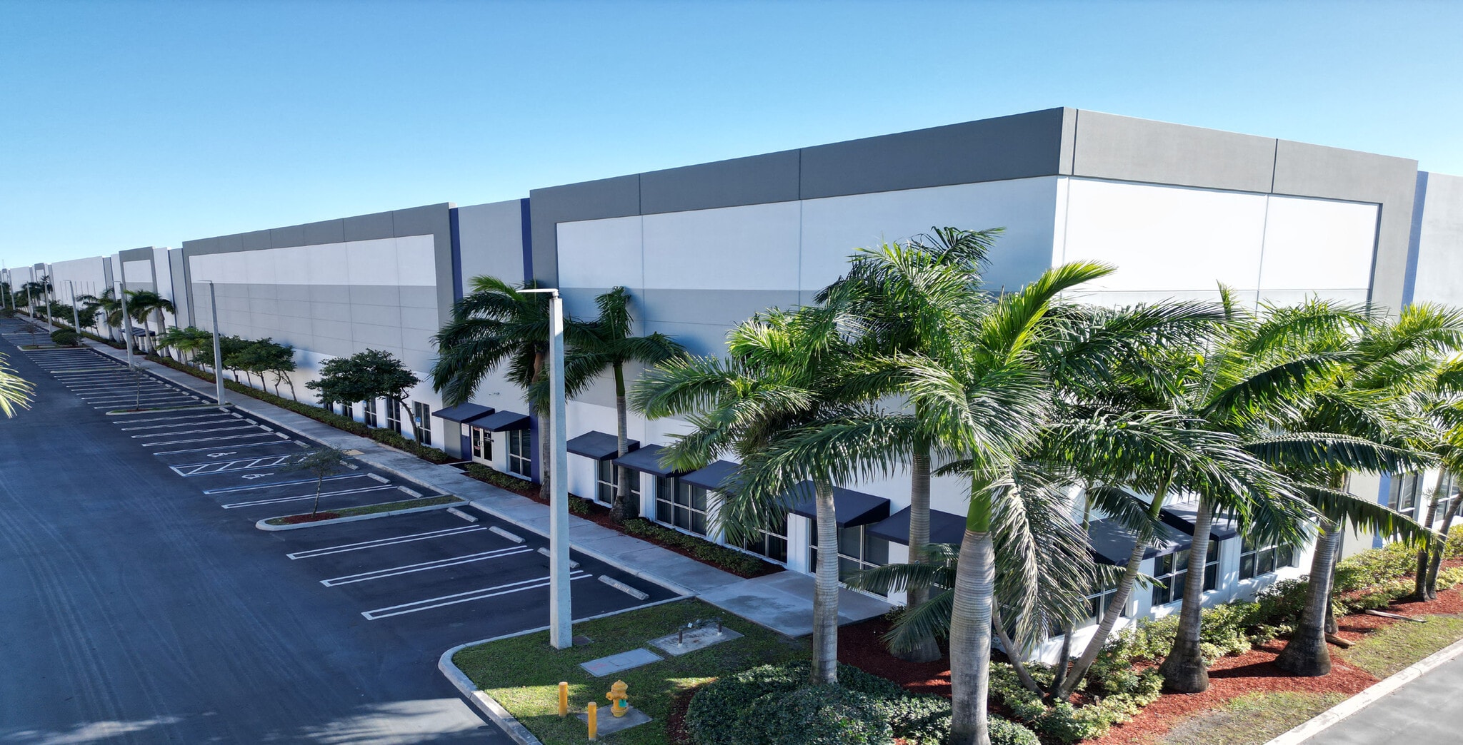 11411 NW 107 St, Miami, FL à louer Photo intérieure– Image 1 sur 1