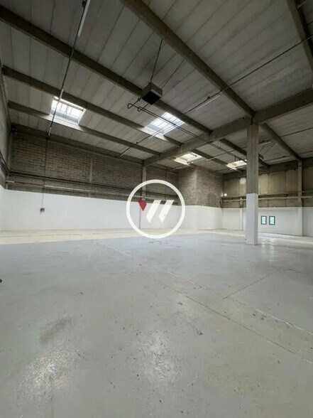 Local d’activités dans Sarcelles à louer - Photo de l’immeuble – Image 1 sur 13