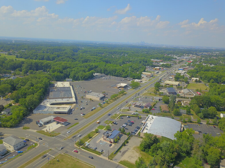 875 Mantua Pike, Deptford, NJ à louer - Photo de l’immeuble – Image 2 sur 4