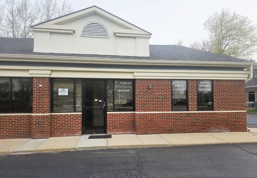 8639-8641 Hall Rd, Utica, MI à louer - Photo de l’immeuble – Image 2 sur 4