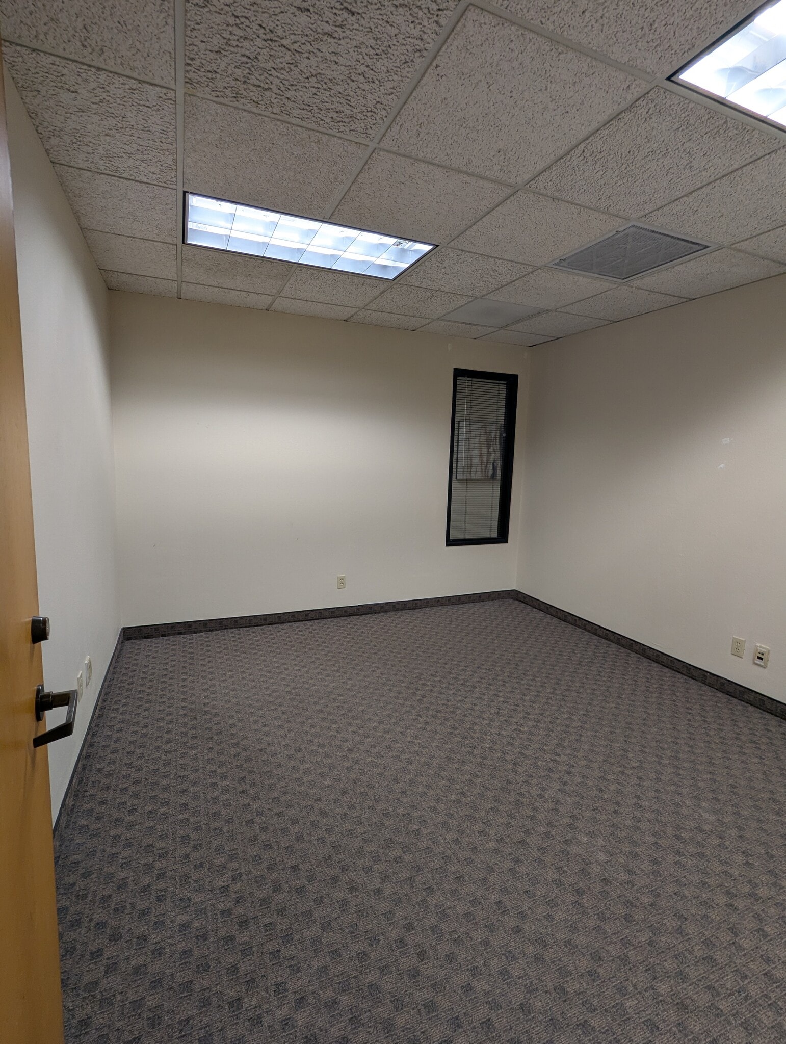 7590 Fay Ave, La Jolla, CA à louer Photo intérieure– Image 1 sur 7