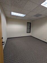 7590 Fay Ave, La Jolla, CA à louer Photo intérieure– Image 1 sur 7