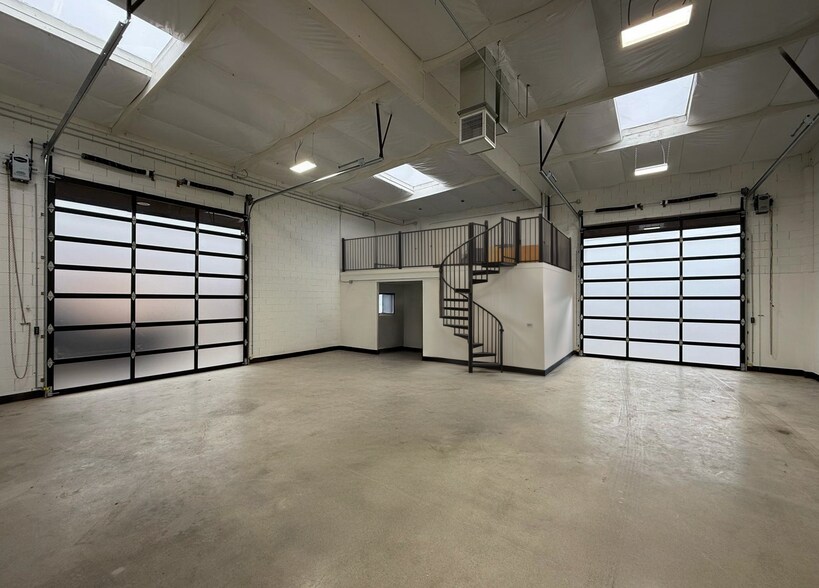 2550 Wyandotte St, Mountain View, CA à louer - Photo de l’immeuble – Image 1 sur 7