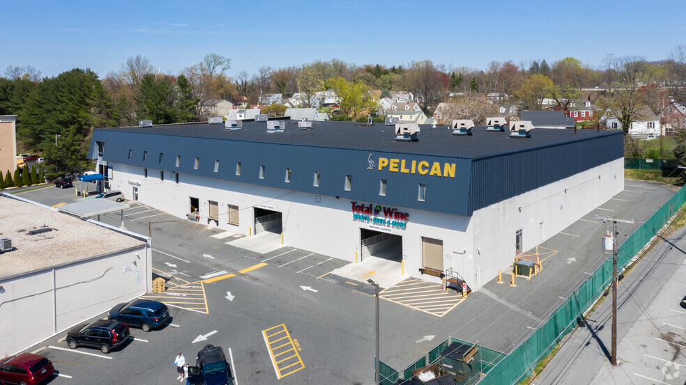 8725 Loch Raven Blvd, Towson, MD à louer - Photo principale – Image 1 sur 3
