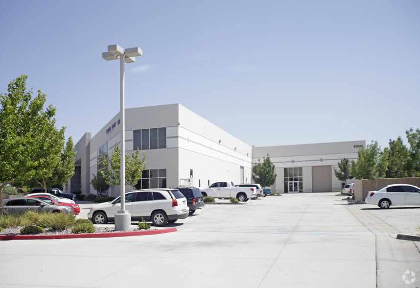 43141 Business Center Pky, Lancaster, CA à louer - Photo principale – Image 1 sur 3
