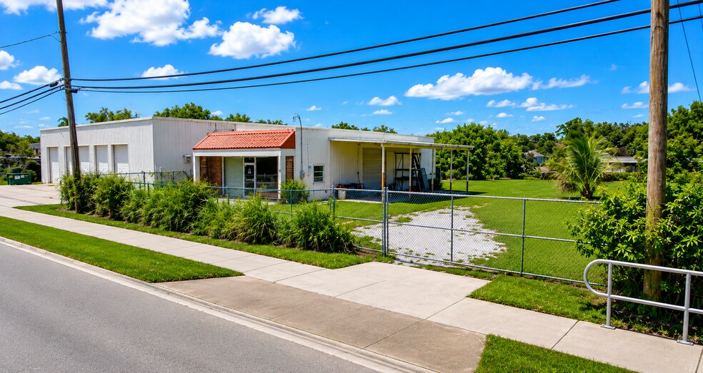 914 Angle Rd, Fort Pierce, FL à vendre - Photo de l’immeuble – Image 2 sur 17