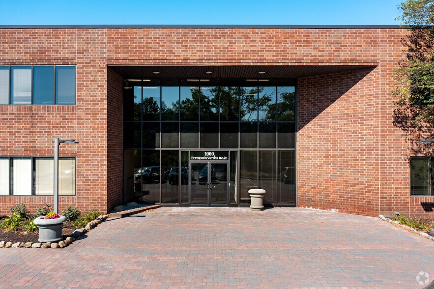 1000 Pittsford Victor Rd, Pittsford, NY à vendre - Photo de l’immeuble – Image 2 sur 24
