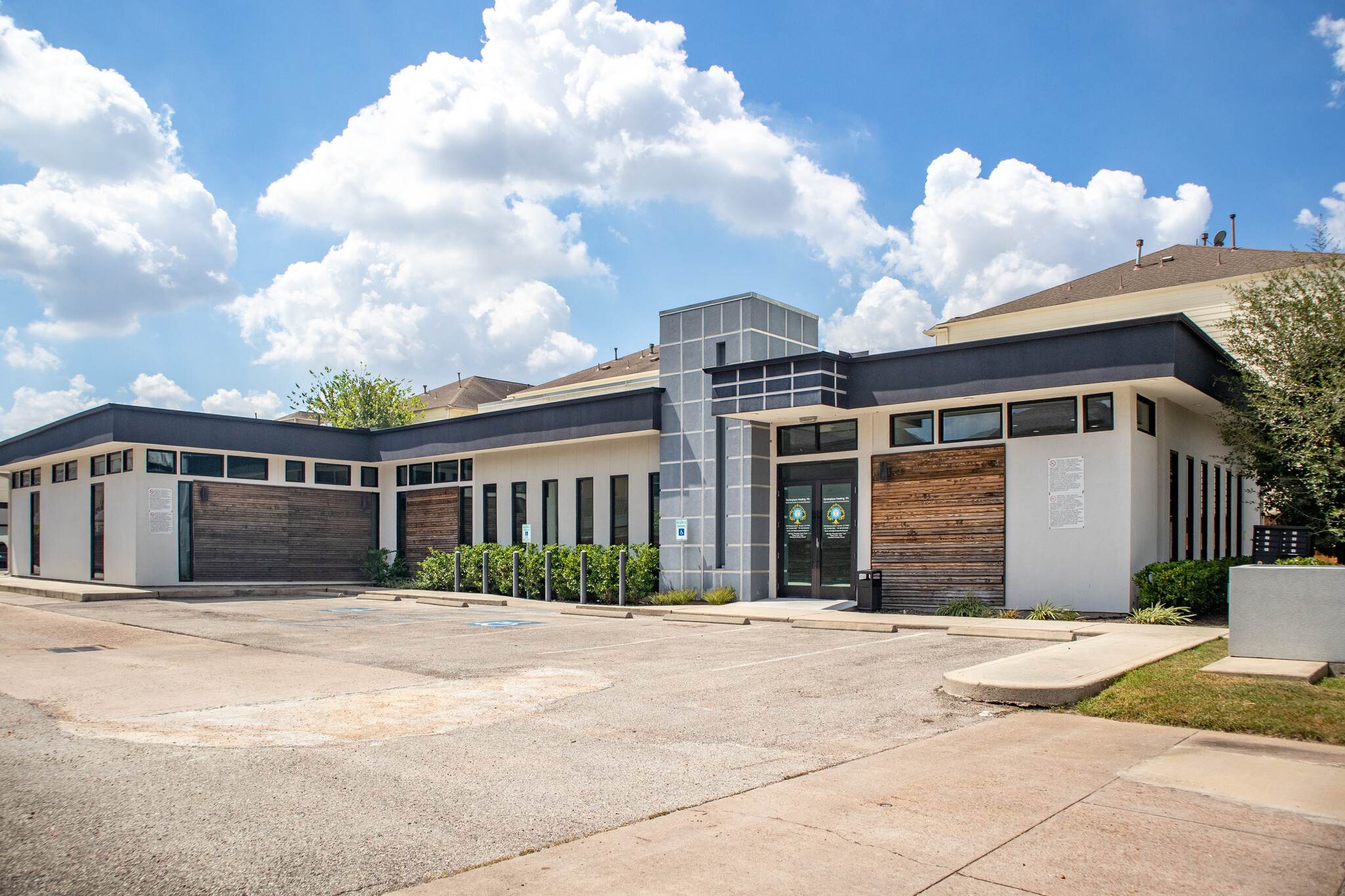 8703 Meadowcroft Dr, Houston, TX à vendre Photo de l’immeuble– Image 1 sur 33