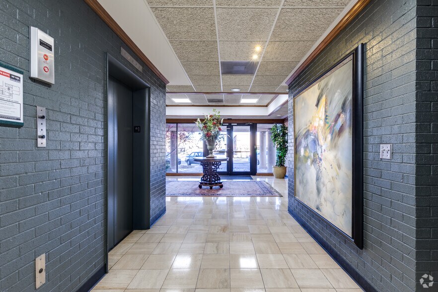 2901-2915 N Classen Blvd, Oklahoma City, OK à louer - Hall d’entrée – Image 2 sur 19