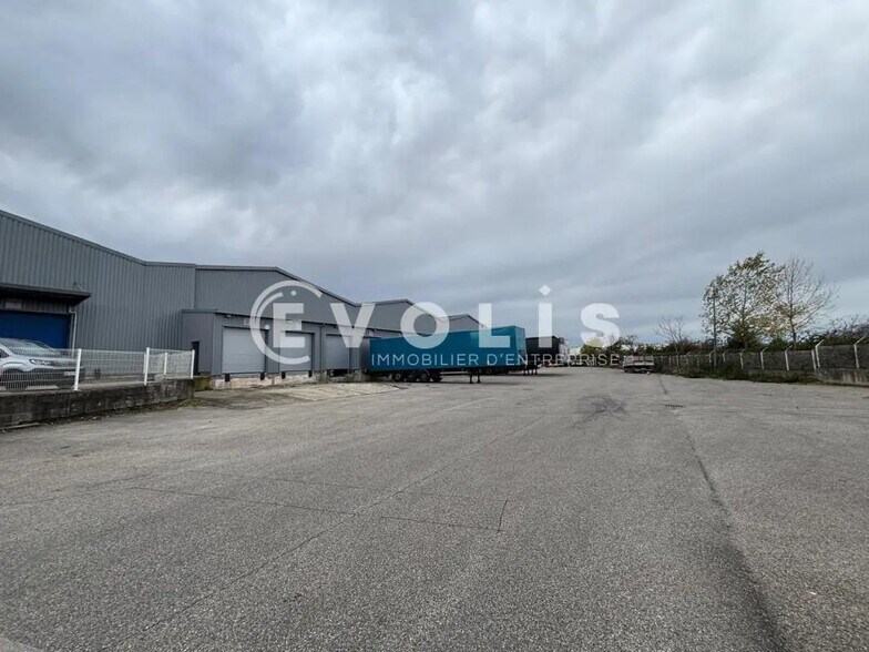 8 Avenue De L'Industrie, Corbas à louer - Photo de l’immeuble – Image 3 sur 9