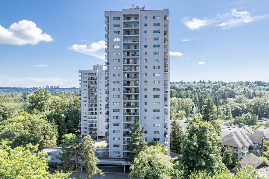9380 Cardston Crt, Burnaby, BC à louer - Photo de l’immeuble – Image 3 sur 4