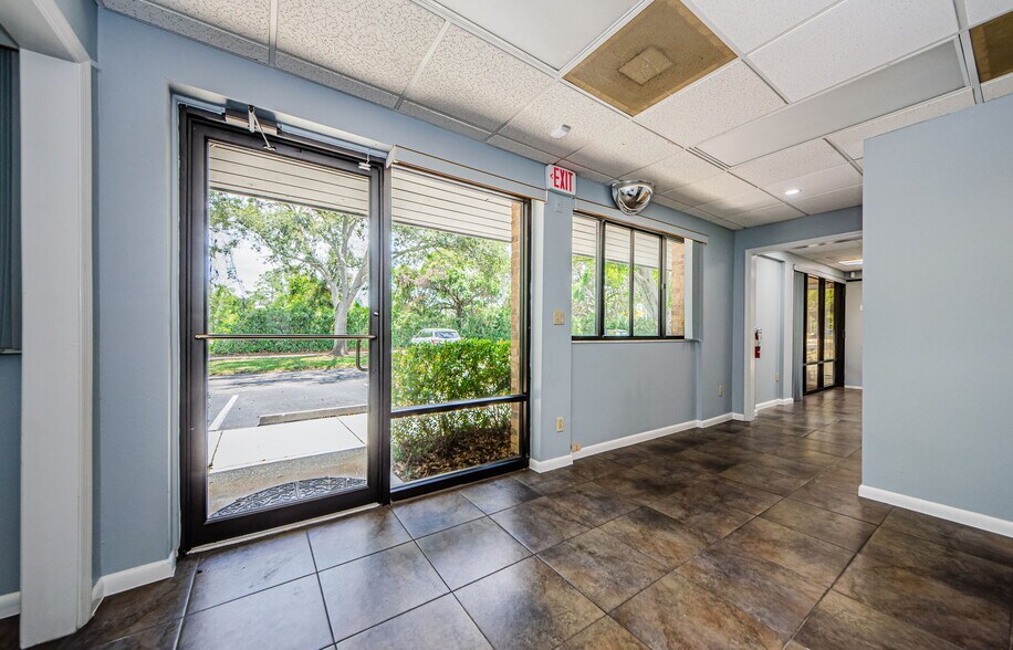 701 Enterprise Rd E, Safety Harbor, FL à louer - Photo de l’immeuble – Image 3 sur 25