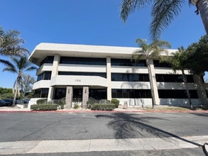 17215 Studebaker Rd, Cerritos, CA à louer Photo intérieure– Image 2 sur 25