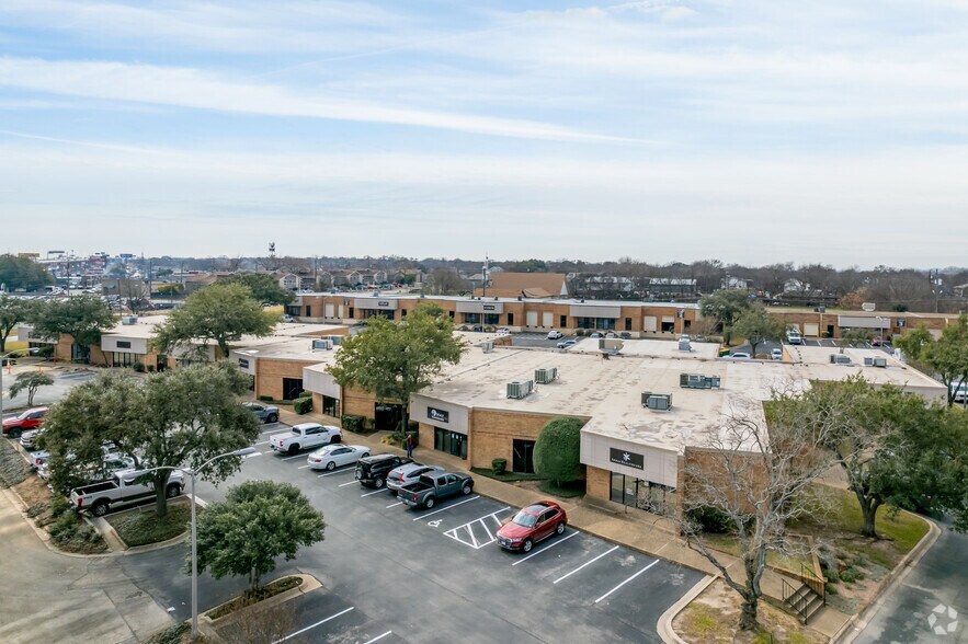8868 Research Blvd, Austin, TX à louer - Photo de l’immeuble – Image 3 sur 4