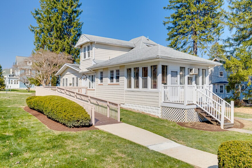407 W Pennsylvania Ave, Towson, MD à vendre - Photo principale – Image 1 sur 66