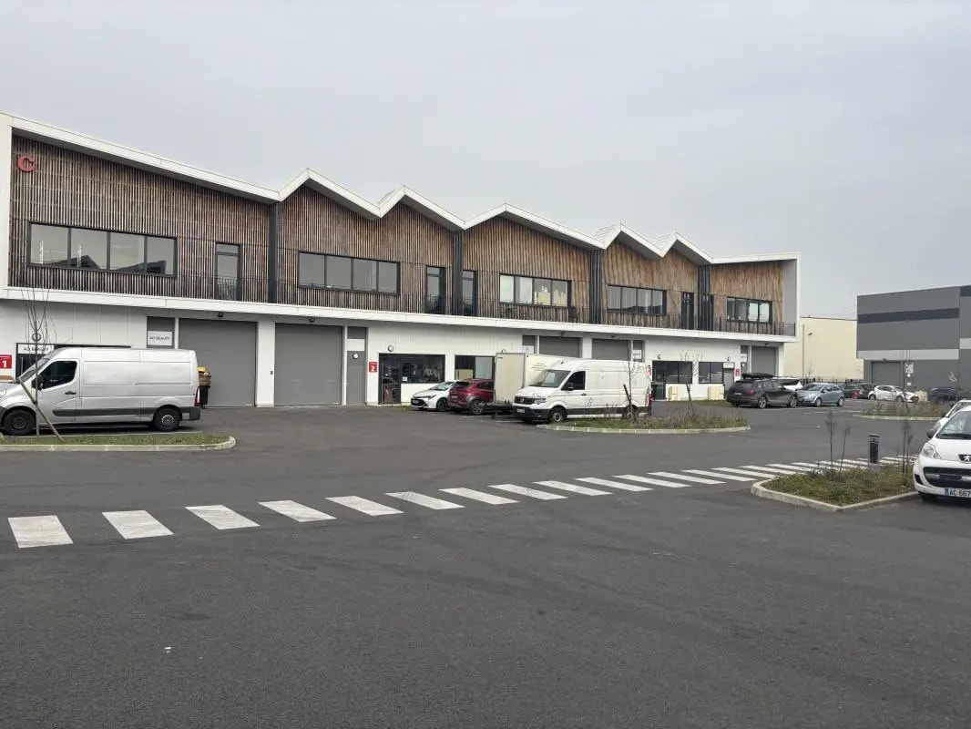 Industriel/Logistique dans Montmagny à vendre Photo de l’immeuble– Image 1 sur 40