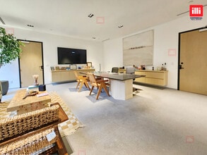 5121 Van Nuys Blvd, Sherman Oaks, CA à louer Photo intérieure– Image 1 sur 3