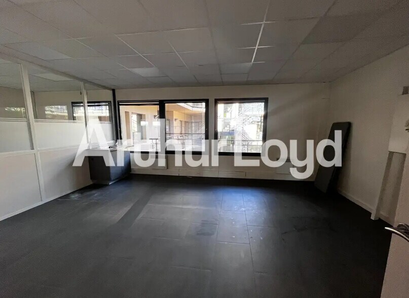 Bureau dans Caen à louer - Photo de l’immeuble – Image 3 sur 4