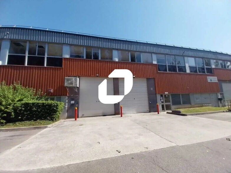 Local d’activités dans Trappes à louer - Photo de l’immeuble – Image 2 sur 12