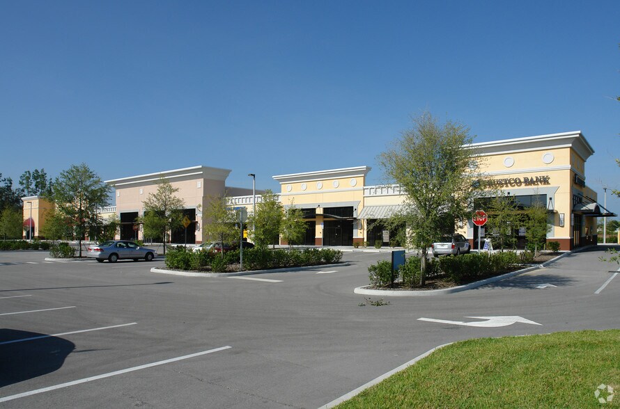 Alafaya Trail & Dalton Dr, Oviedo, FL à louer - Photo de l’immeuble – Image 2 sur 2