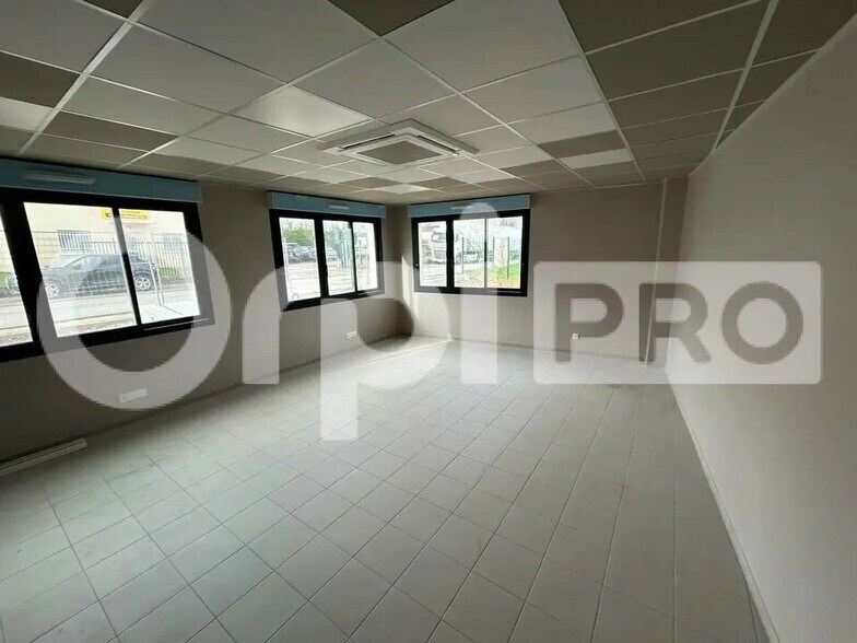 Bureau dans Ormoy à louer - Photo de l’immeuble – Image 2 sur 5