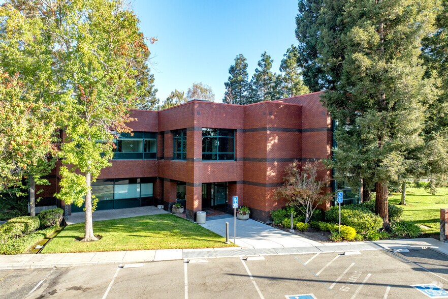 404 Saratoga Ave, Santa Clara, CA à louer - Photo de l’immeuble – Image 2 sur 8