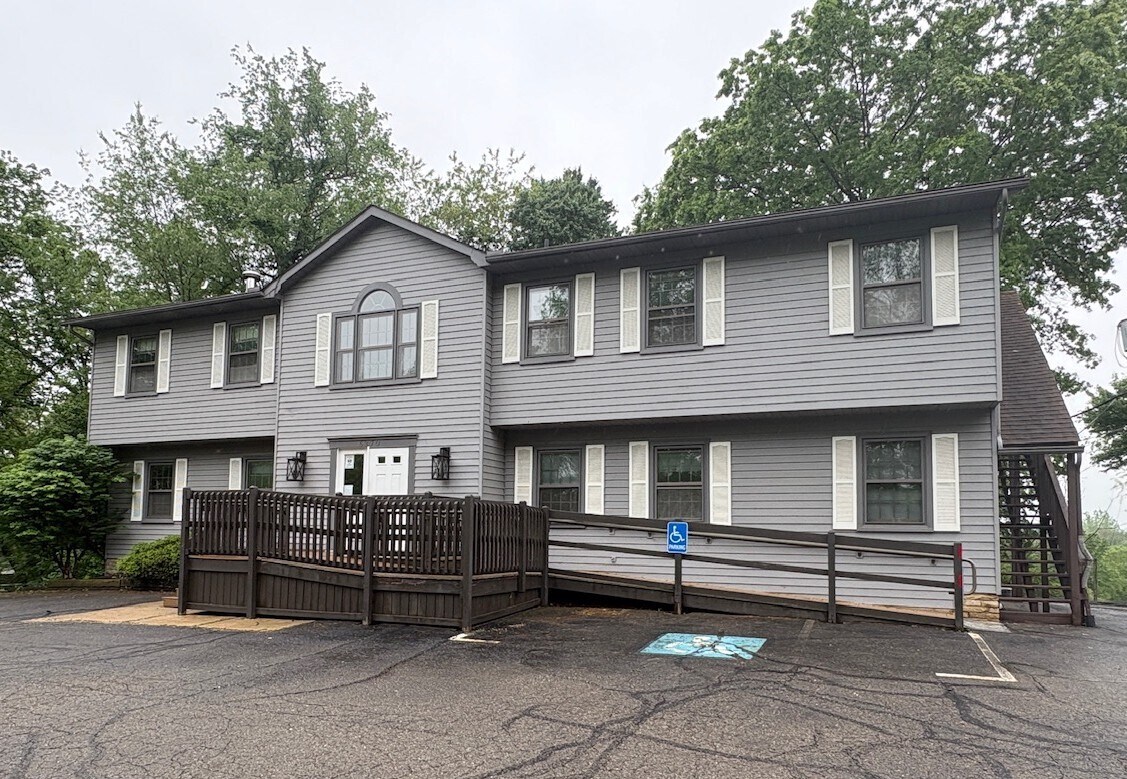 6370 Mount Pleasant St NW, North Canton, OH à louer Photo de l’immeuble– Image 1 sur 11
