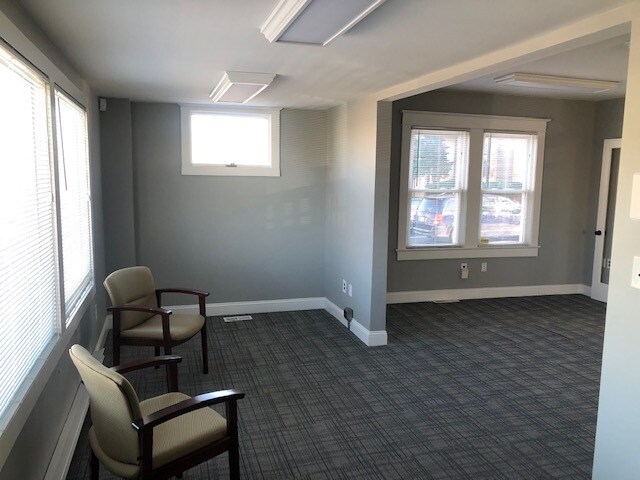21 Route 37 E, Toms River, NJ à louer - Photo de l’immeuble – Image 2 sur 11