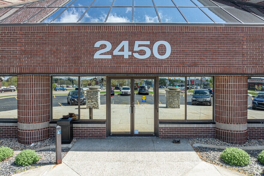 2450 44th St SE, Kentwood, MI à louer - Photo de l’immeuble – Image 3 sur 5