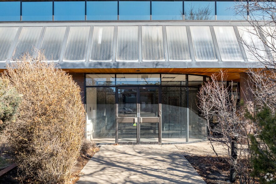 1095 S Monaco Pky, Denver, CO à louer - Photo de l’immeuble – Image 2 sur 15