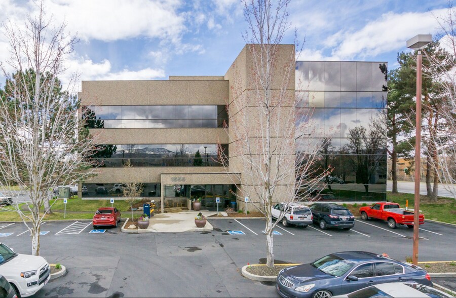 1555 Shoreline Dr, Boise, ID à louer - Photo de l’immeuble – Image 3 sur 8