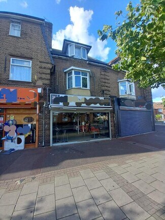 Plus de détails pour 303 Wood Ln, Dagenham - Local commercial à vendre