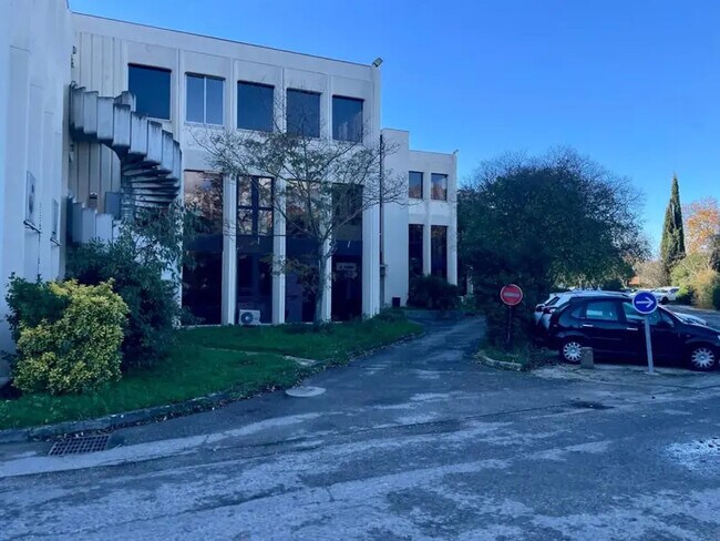 Plus de détails pour 1348 Route Du Vaisseau, Gémenos - Bureau à louer