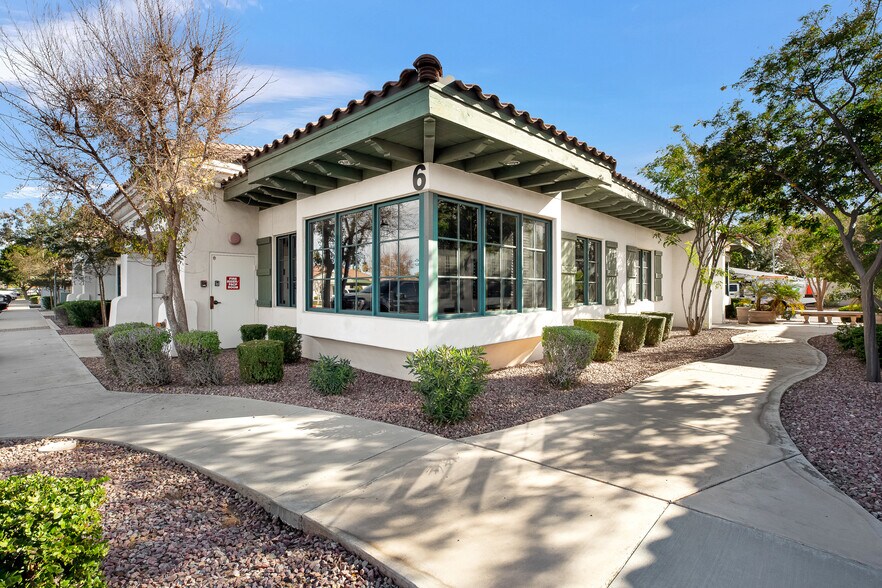 1757 E Baseline Rd, Gilbert, AZ à louer - Photo de l’immeuble – Image 3 sur 5