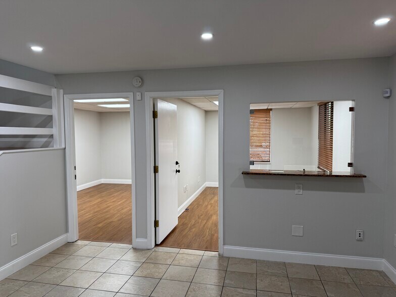 13259-13299 SW 124th St, Miami, FL à louer - Photo de l’immeuble – Image 2 sur 16