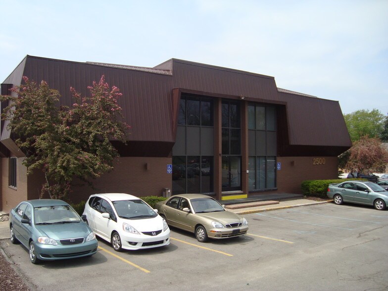 2500 Packard Rd, Ann Arbor, MI à vendre - Photo de l’immeuble – Image 2 sur 11